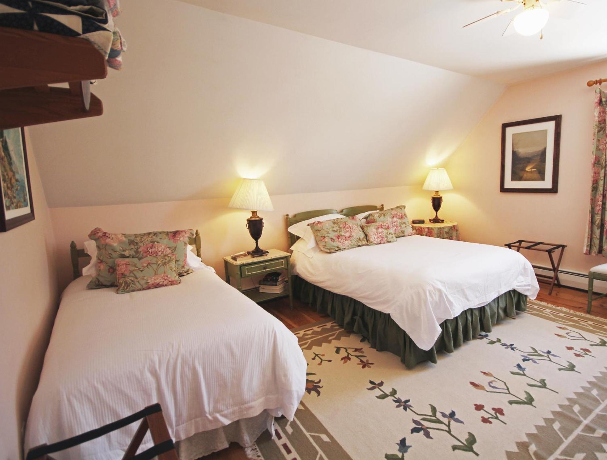 Highland Lake Inn Andover Oda fotoğraf